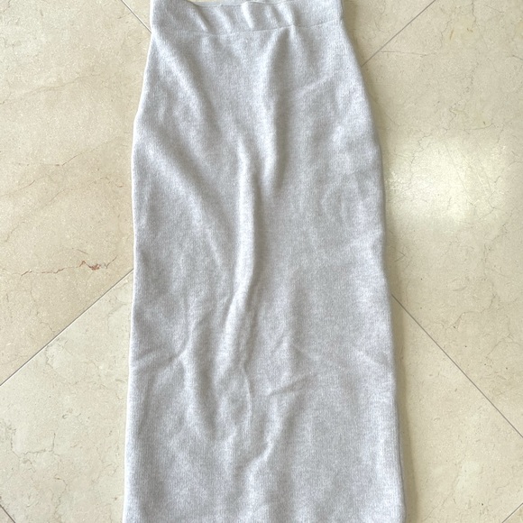 Aritzia The Group by Babaton Pencil Skirt - Picture 2 of 3